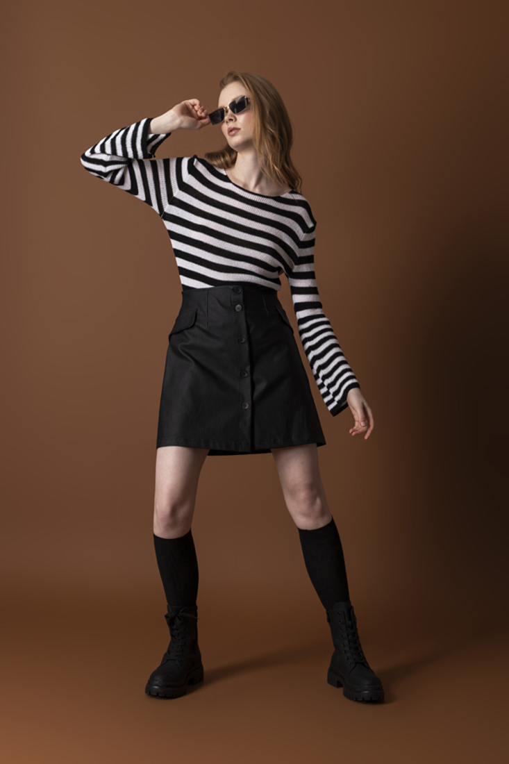 Picture of FAUX LEATHER MINI SKIRT (2)