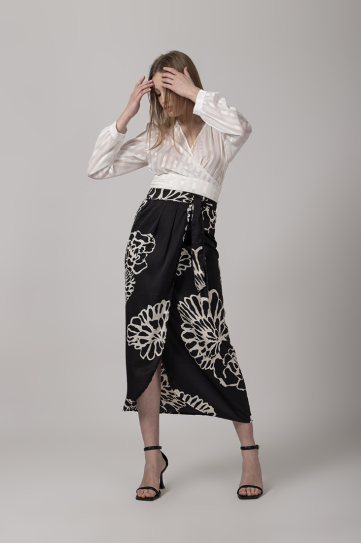 Picture of MIDI WRAP SKIRT (2)
