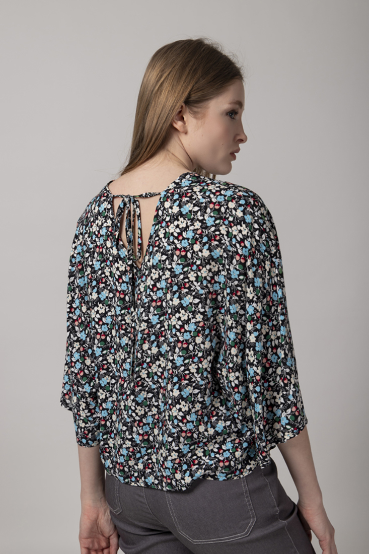 Picture of V NECK PRINTED TOP