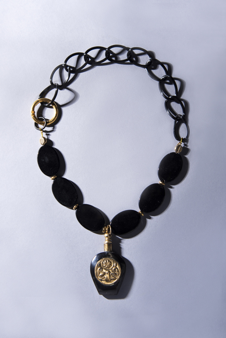 Picture of NECKLACE WITH CHAIN AND STONE