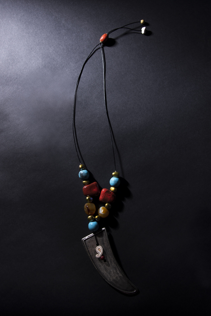 Picture of NECKLACE WITH CERAMIC STONES AND METALLIC ELEMENT