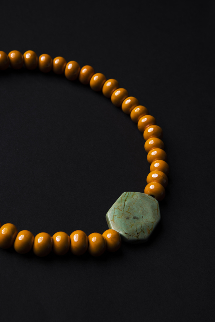 Picture of NECKLACE WITH CERAMIC STONES AND CHAOLITE (2)