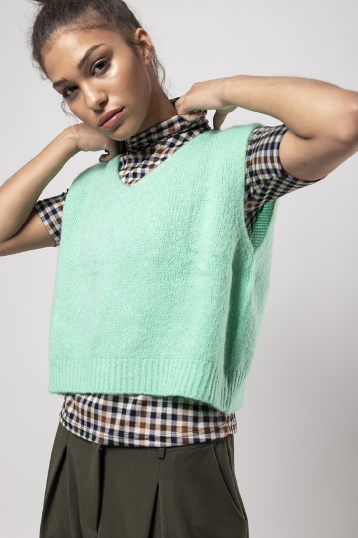 Picture of SLEEVELESS KNIT TOP
